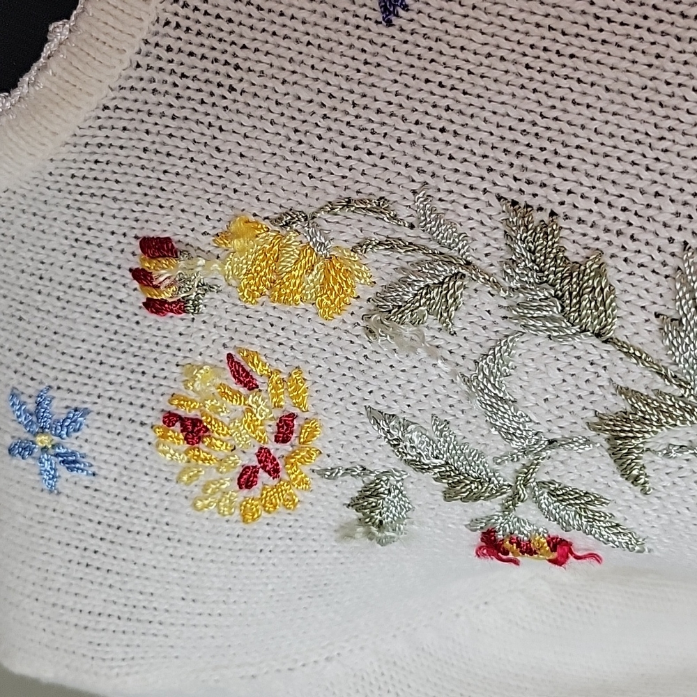 π Vintage granny cottage embroidered floral sweater - Picture 4 of 8
